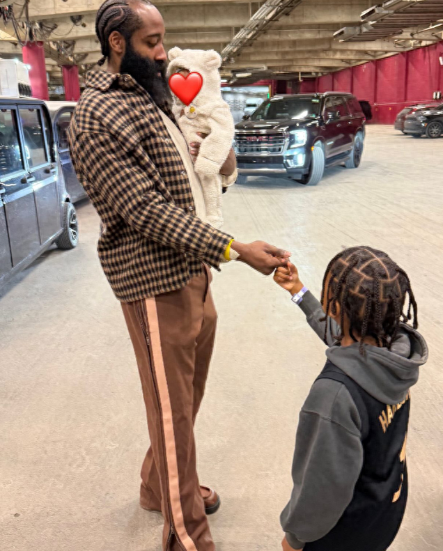 开云-哈登和女友近照，二婚女友为他生娃，身材火辣，36岁再冲大合同|詹姆斯·哈登|骑士|洛杉矶快船队|女儿|快船队_新浪体育_新浪新闻